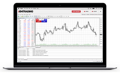 WebTraderを表示させているノートパソコン