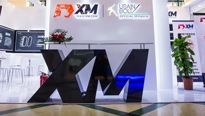 XMの形をしたオブジェ